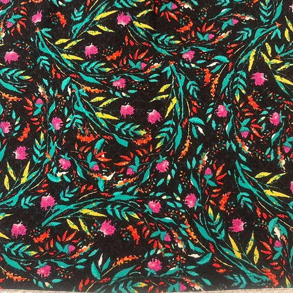 LuLaRoe Women’s Cassie Pencil Skirt/Size: M /Color: Multi Floral Print (NWT) - Picture 4 of 7